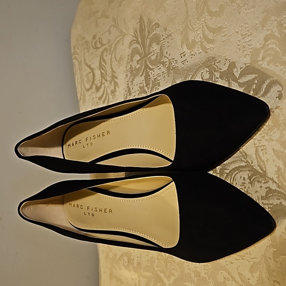 MARC FISHER SUEDE PUMP - Picture 2 of 6